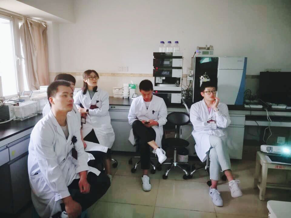 实验室1.png